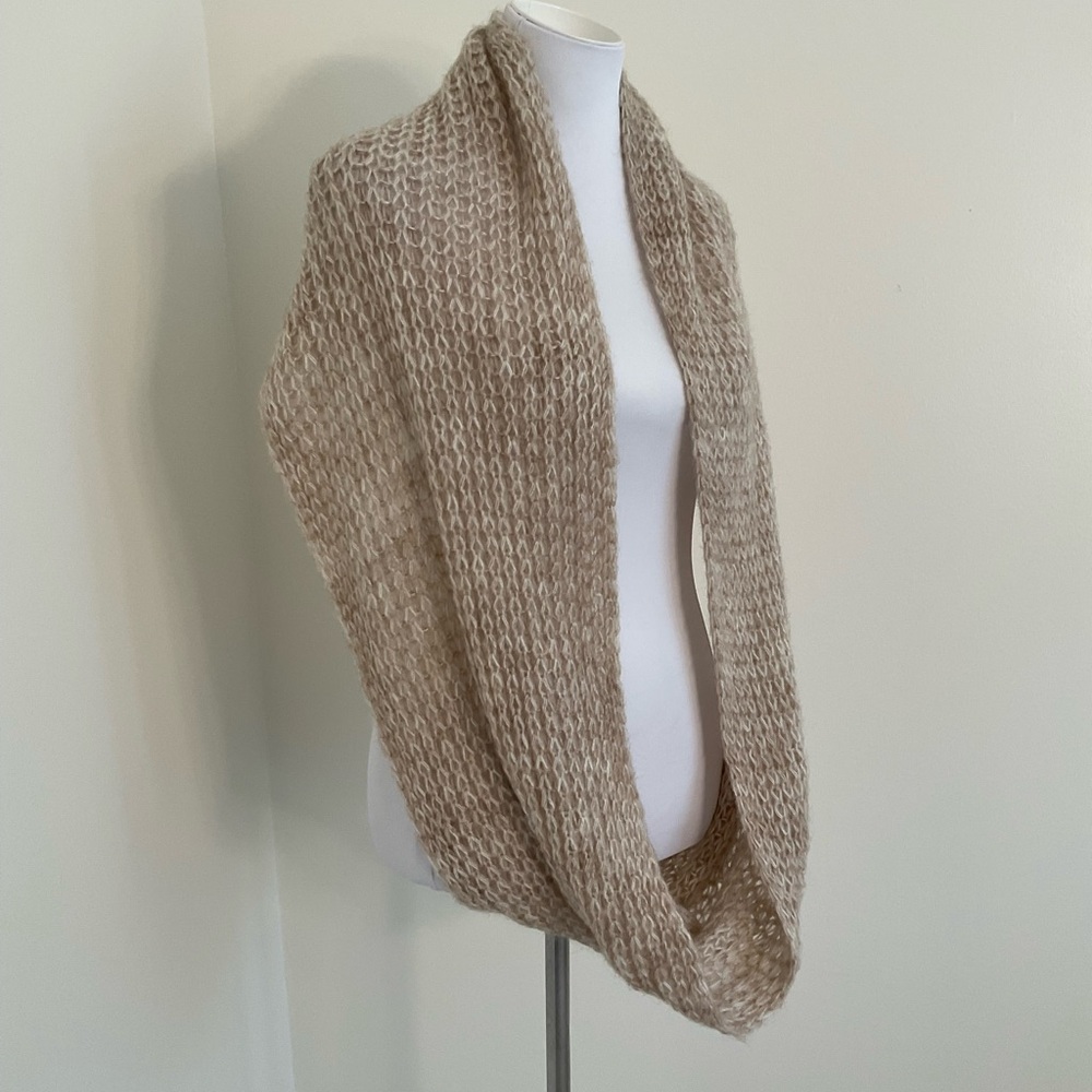 NWT Cotton On Beige Knit Infinity Scarf - Picture 4 of 6